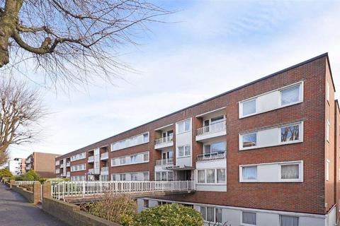 2 bedroom flat to rent, Palmeira Avenue, Hove