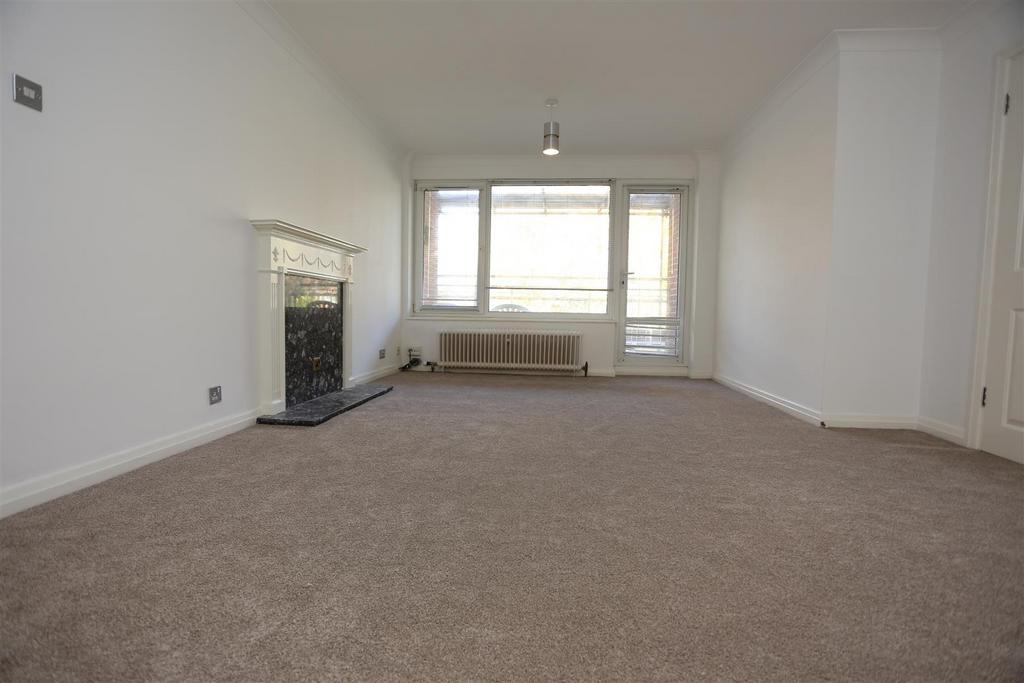 22 Glynde Hse lounge2.JPG