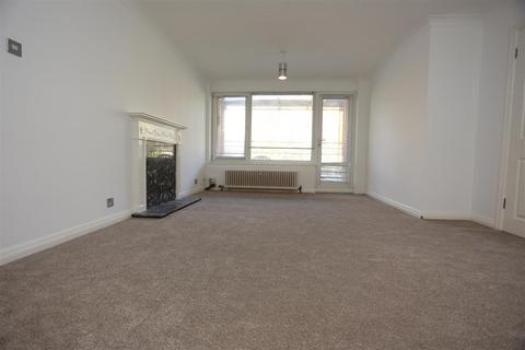 2 bedroom flat to rent, Palmeira Avenue, Hove
