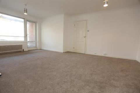 2 bedroom flat to rent, Palmeira Avenue, Hove