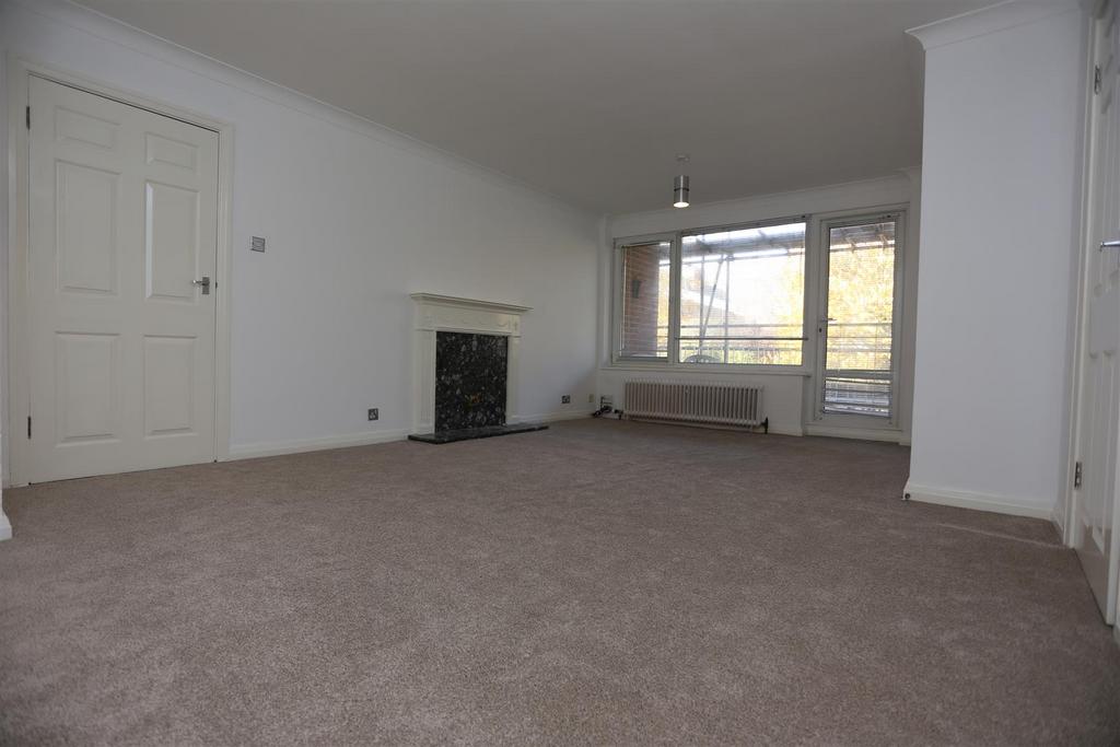 22 Glynde Hse lounge3.JPG