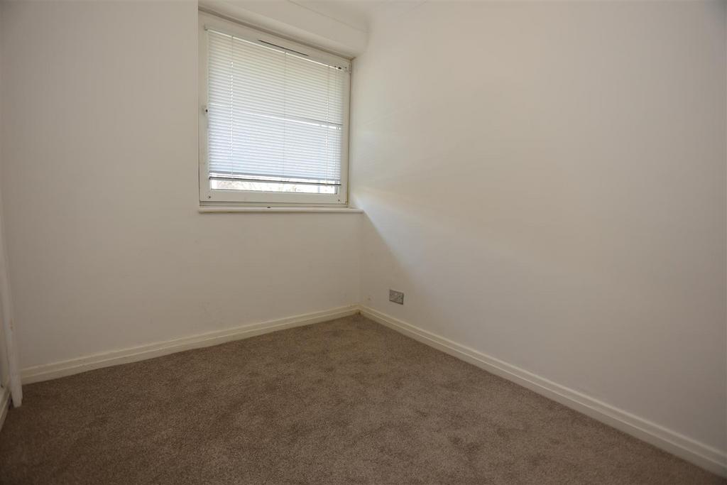 22 Glynde Hse bed2.JPG