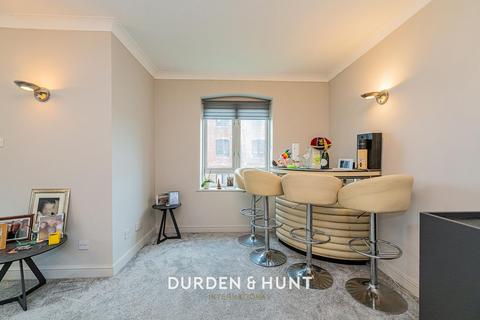 3 bedroom apartment for sale, Epping New Road, Buckhurst Hill, IG9