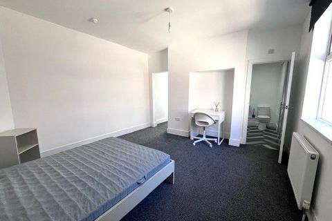 1 bedroom in a house share to rent, Room 3, 8 Vale View, Porthill