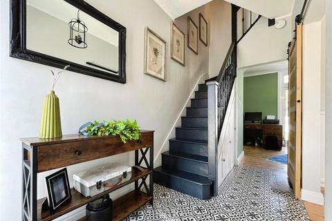 4 bedroom semi-detached house for sale, Footscray Road, London SE9