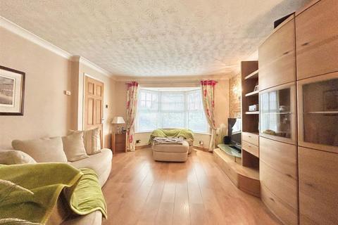 4 bedroom detached house for sale, Holdenbrook Close, Leigh