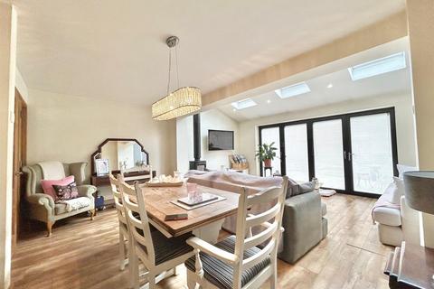 4 bedroom detached house for sale, Holdenbrook Close, Leigh