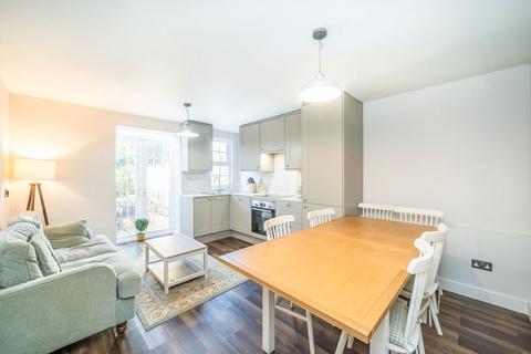 4 bedroom terraced house to rent, Kenchester Close, London SW8