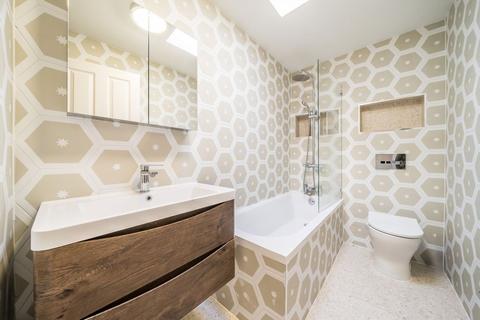 4 bedroom terraced house to rent, Kenchester Close, London SW8