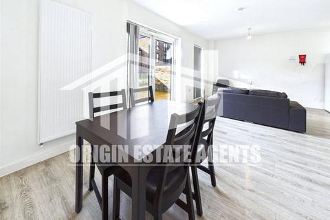 3 bedroom terraced house to rent, Bird Close, Balsall Heath B12