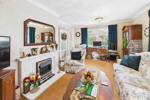2 bedroom detached bungalow for sale, Kimberley Drive, Lydney GL15
