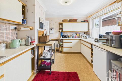 2 bedroom detached bungalow for sale, Kimberley Drive, Lydney GL15