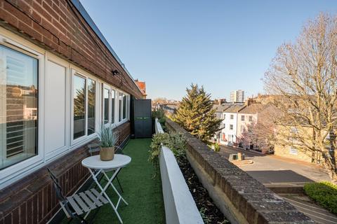 1 bedroom flat for sale, Banbury Street, Battersea Park, London, SW11