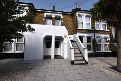 2 bedroom apartment to rent, Goldsmith Road, Leyton