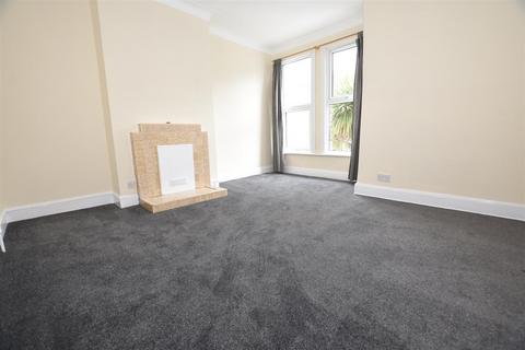 2 bedroom apartment to rent, Goldsmith Road, Leyton