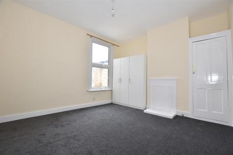 2 bedroom apartment to rent, Goldsmith Road, Leyton