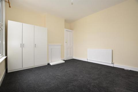 2 bedroom apartment to rent, Goldsmith Road, Leyton
