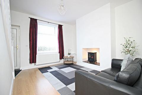 2 bedroom terraced house to rent, Cross Street, Crook