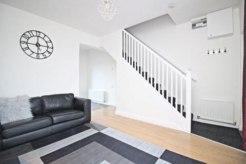 2 bedroom terraced house to rent, Cross Street, Crook