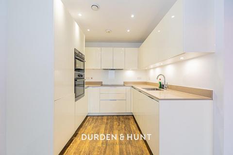 2 bedroom apartment for sale, Gubbins Lane, Harold Wood, RM3