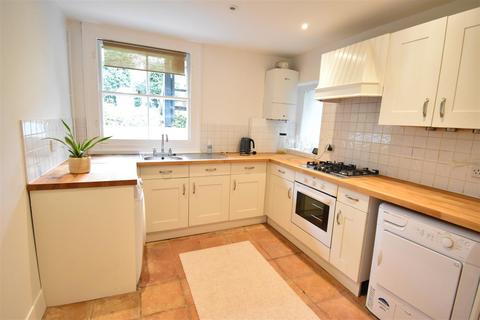 2 bedroom apartment to rent, Cadogan Road, Surbiton