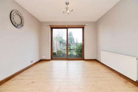 5 bedroom house to rent, Barnford Crescent, OLDBURY