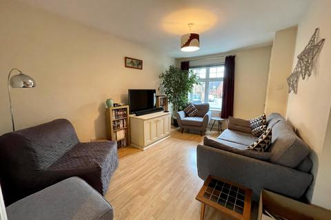 2 bedroom house to rent, Warres Road, Taunton, Somerset