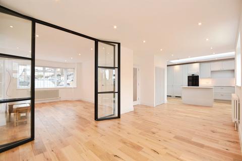 St. Nicholas Grove, Ingrave, BRENTWOOD