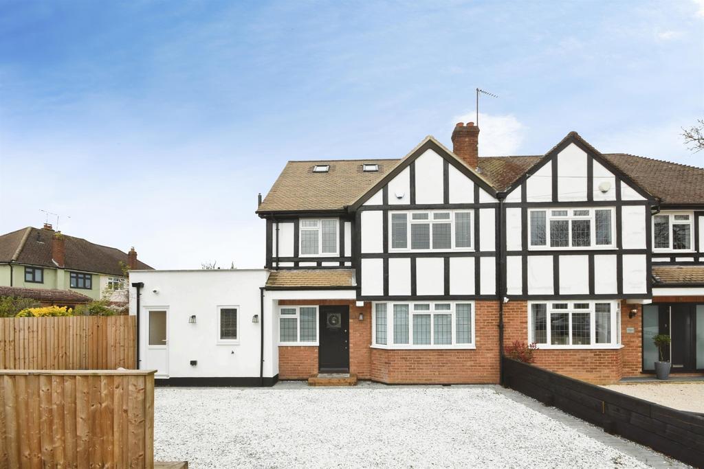 Detached house exterior, driveway