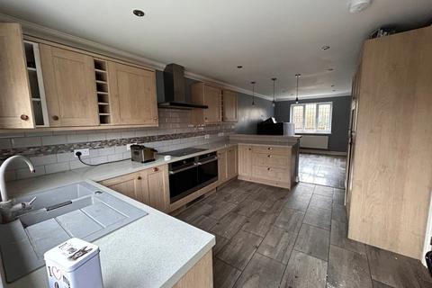 5 bedroom semi-detached house for sale, Edinburgh Close, Caister-on-Sea, GREAT YARMOUTH