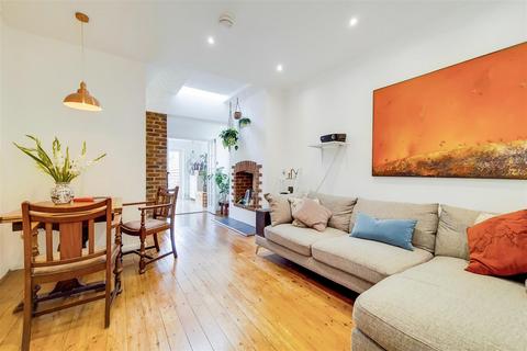 2 bedroom flat to rent, Station Road, Winchmore Hill, N21