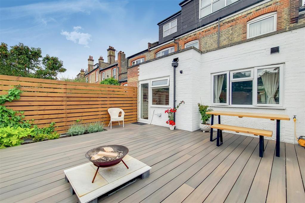 6 Patio-0.jpg