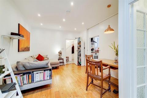 2 bedroom flat to rent, Station Road, Winchmore Hill, N21