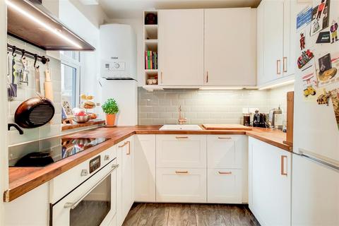 2 bedroom flat to rent, Station Road, Winchmore Hill, N21