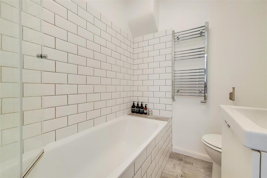 9 Bathroom-0.jpg