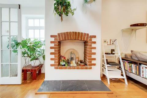 2 bedroom flat to rent, Station Road, Winchmore Hill, N21