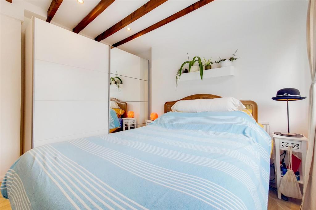 8 Main Bedroom-0.jpg