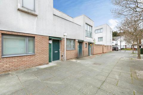 2 bedroom flat for sale, Roberts Close, Barking, IG11