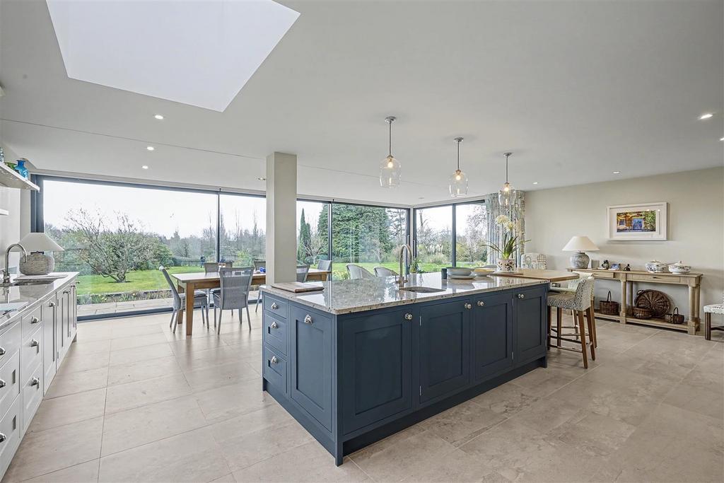 Open Plan Living/Dining Kitchen