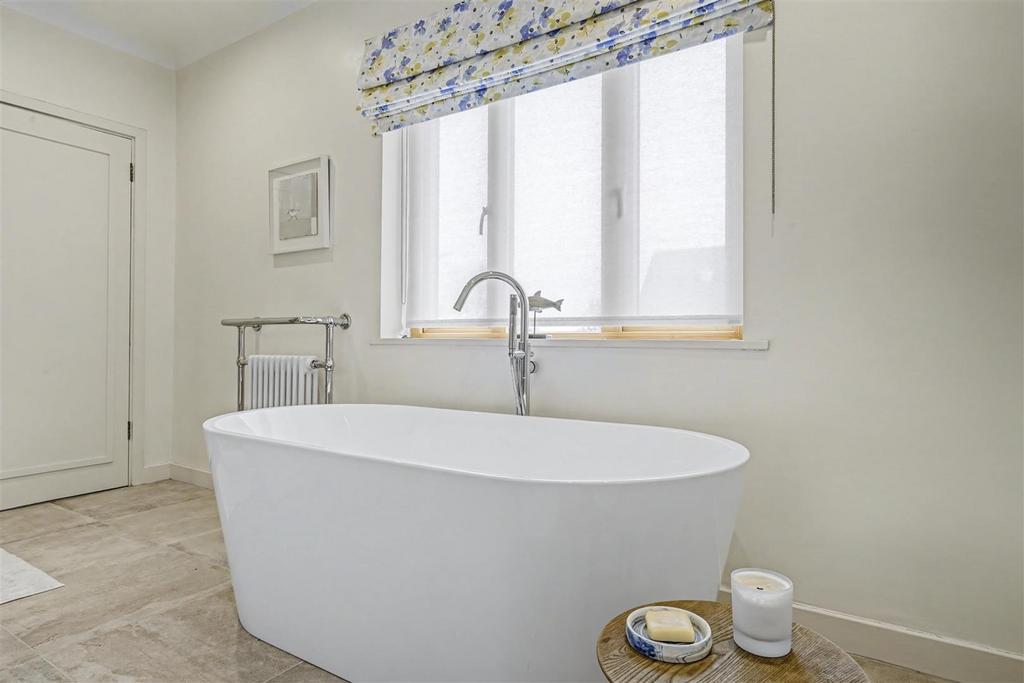En-Suite Bathroom