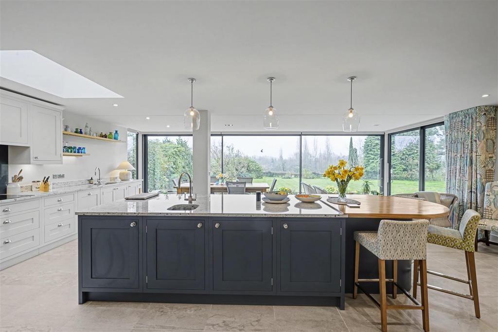 Open Plan Living/Dining Kitchen