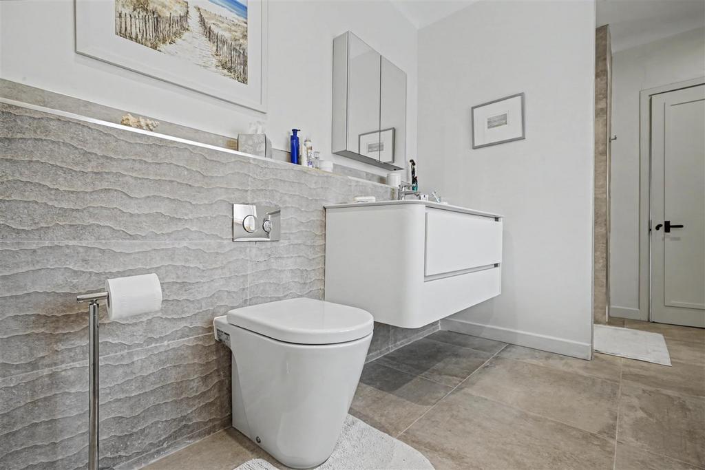 En-Suite Bathroom