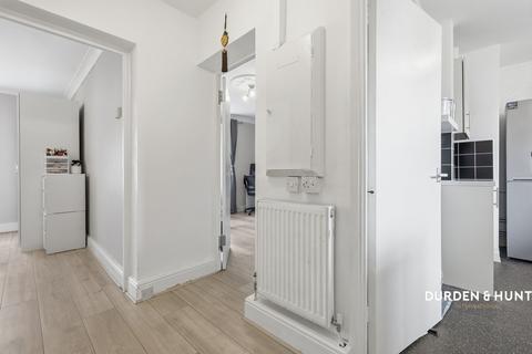 1 bedroom apartment for sale, Kingsbridge Circus, Romford, RM3