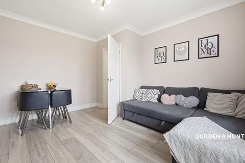 1 bedroom apartment for sale, Kingsbridge Circus, Romford, RM3