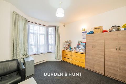 3 bedroom terraced house for sale, South Esk Road, London E7