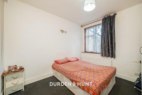 3 bedroom terraced house for sale, South Esk Road, London E7