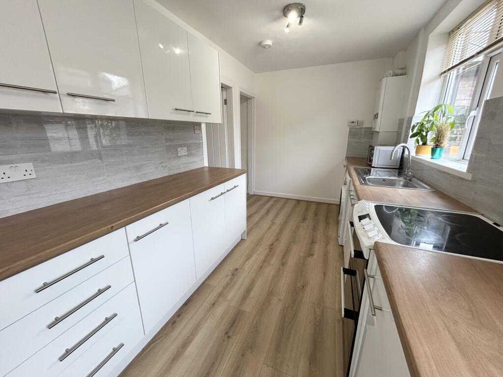 3 bed end terrace to rent St. Johns Road, Sutton