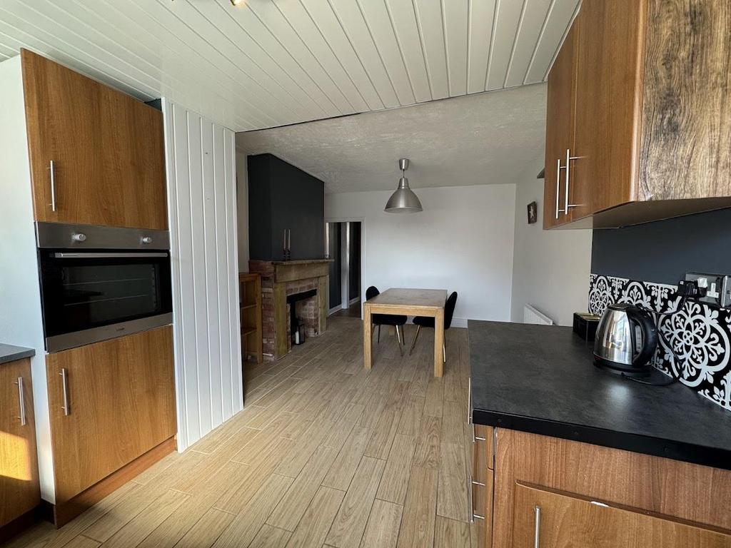 Dining kitchen