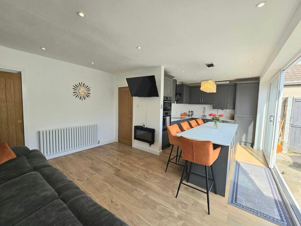 Opne plan kitchen/living