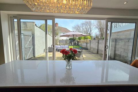 2 bedroom property for sale, St Johns Drive, Newton, Porthcawl, CF36